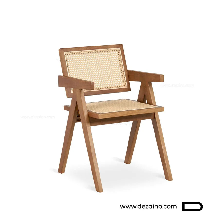 Chaise artisanale en rotin et bois noyer pour une décoration d'intérieur sophistiquée.