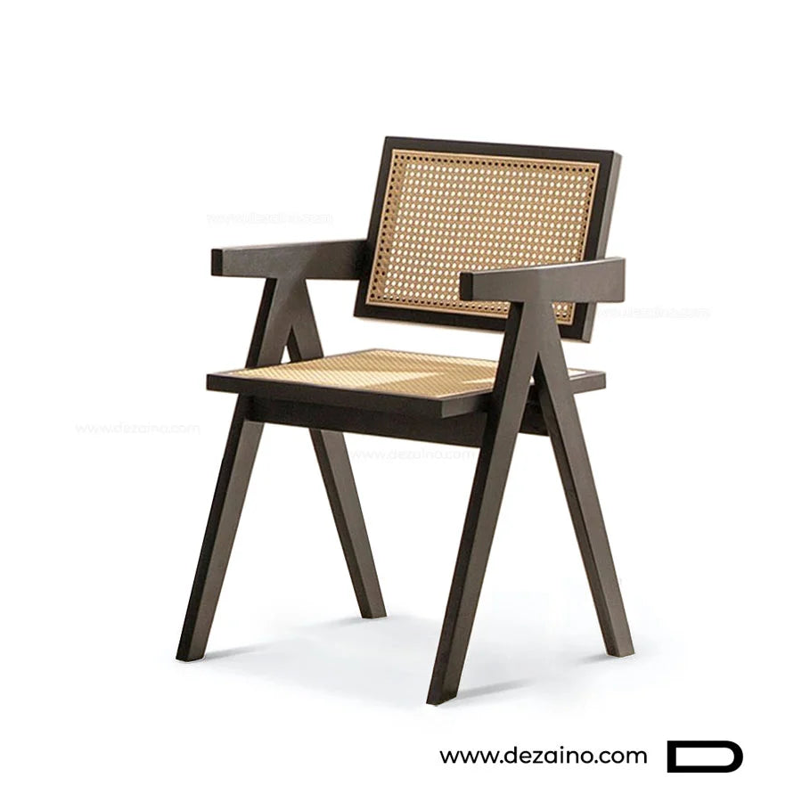 Chaise de table a manger en bois massif noir et cannage en rotin naturel au Maroc.